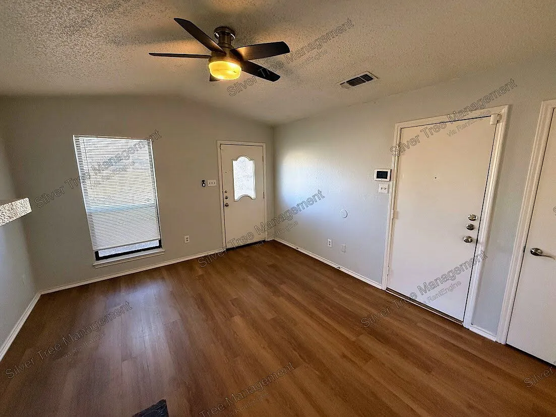 2 bed, 2.0 bath, 1054 sqft, $1,495 — Photo 4