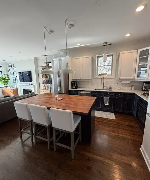 910 N Wolcott Ave #2 — Photo 3