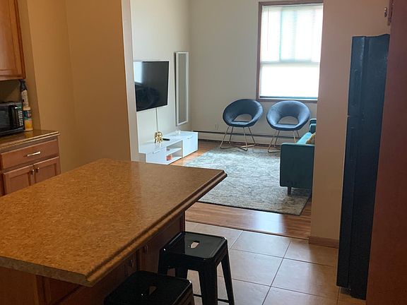 3rd image of 819 Lowry Ave NE #10