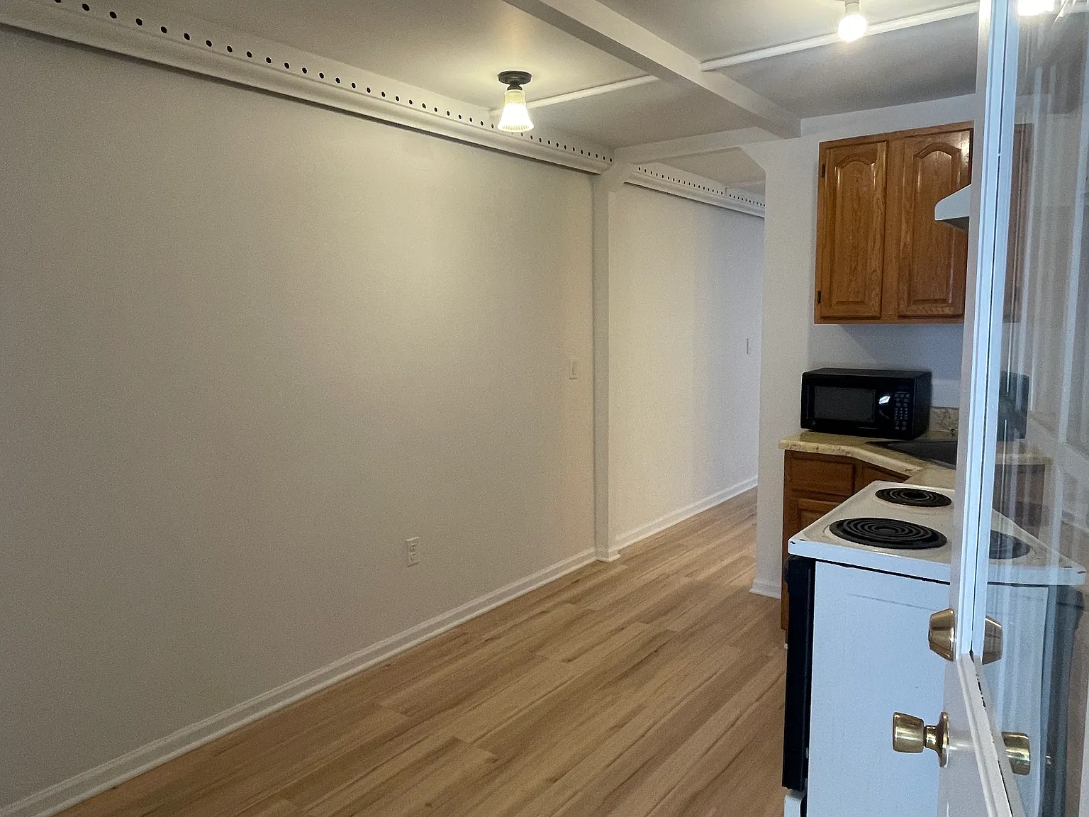 207 Onderdonk Ave — Photo 3