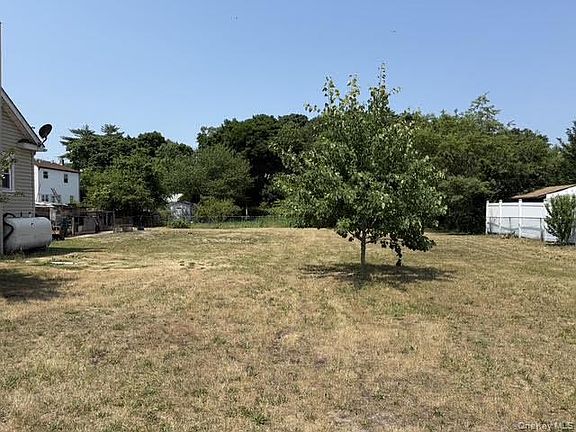 2nd image of 1624 E 3rd Avenue