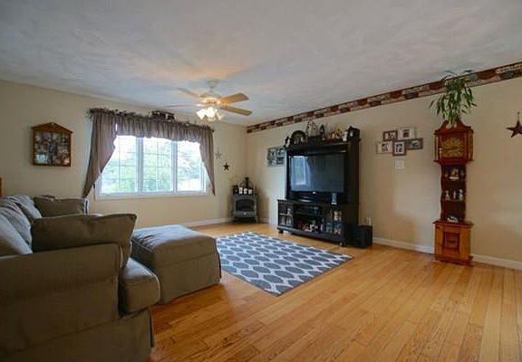 5th image of 21 Pine Grove Ave