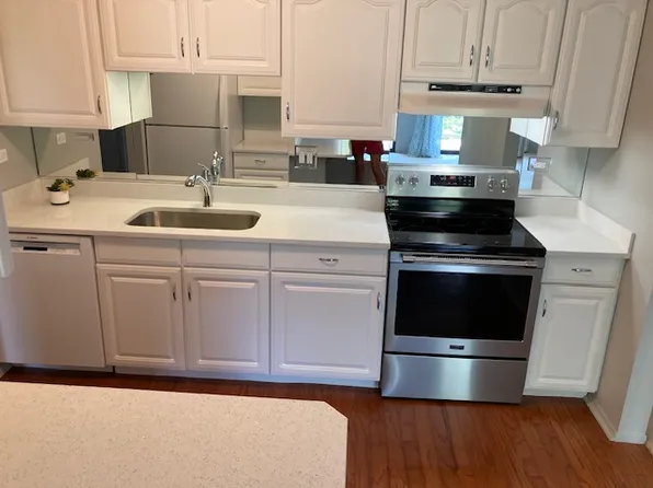 1605 E Central Rd, Arlington Heights, IL 60005