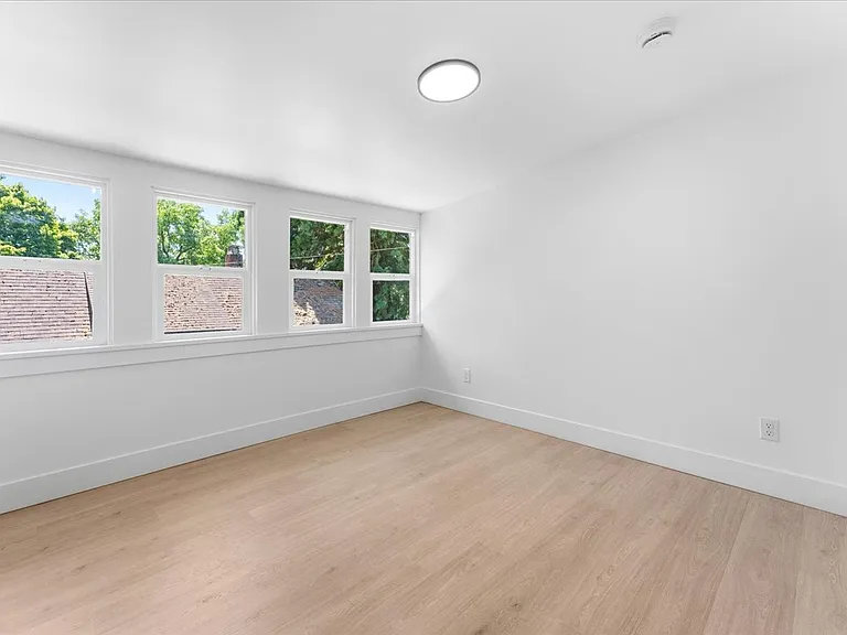 4535 NE Cleveland Ave — Photo 31