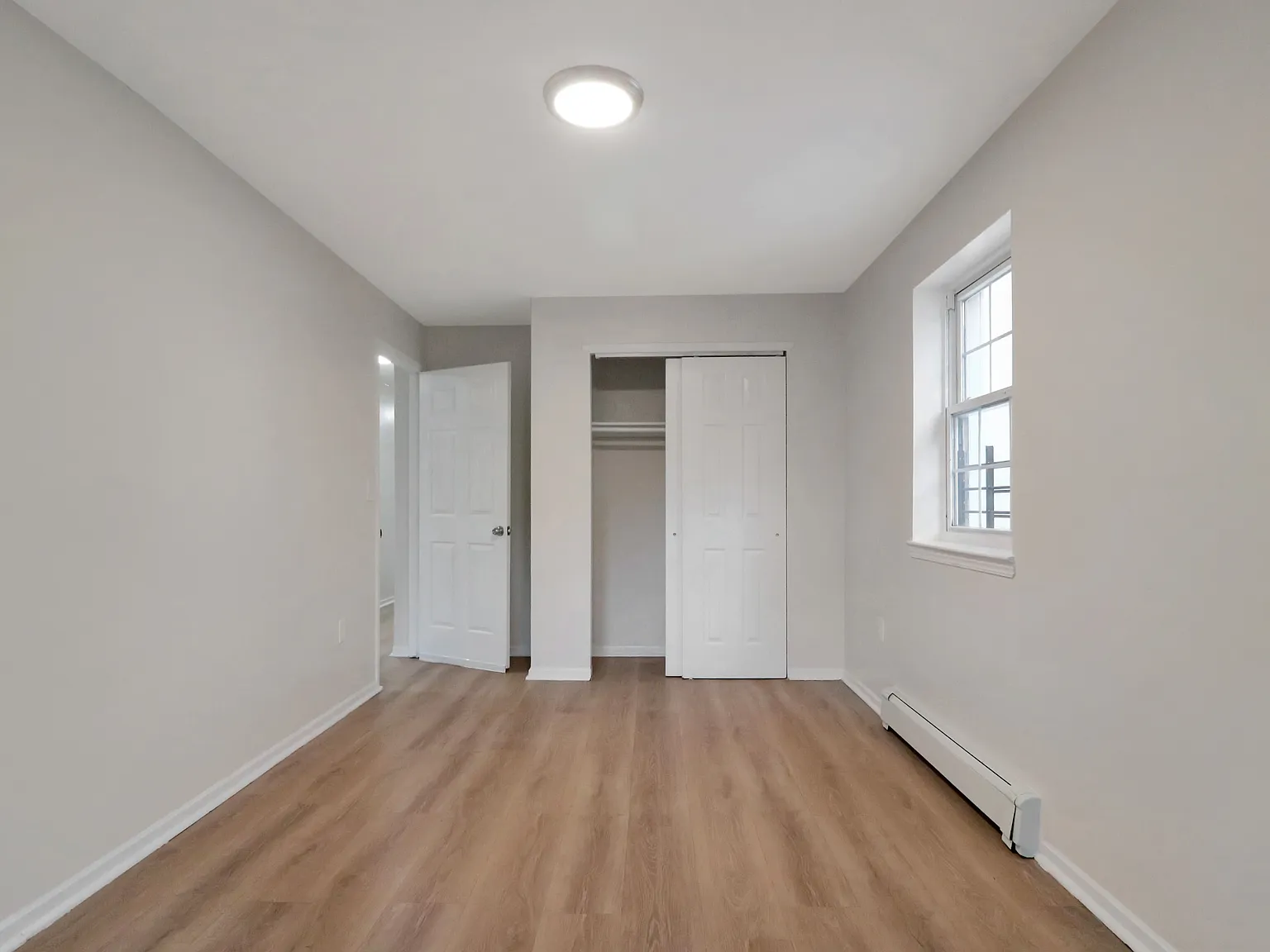 1051 Cauldwell Ave — Photo 4