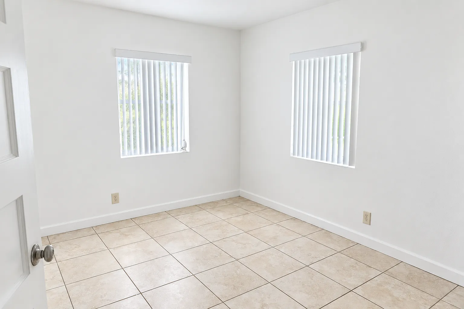 2 bed, 1200 sqft, $2,400 — Photo 3