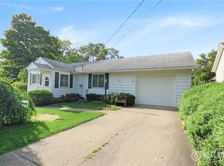 233 E Unadilla St, Pinckney, MI 48169