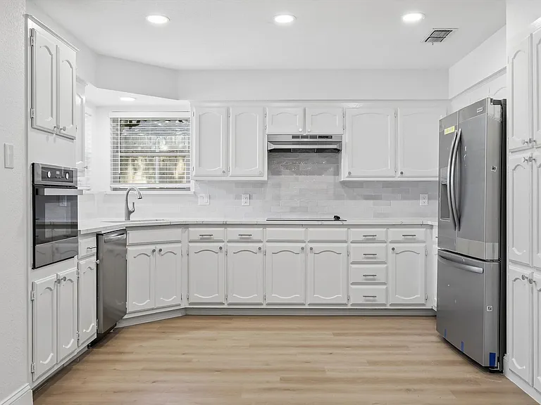 1140 W Hills Ter — Photo 20