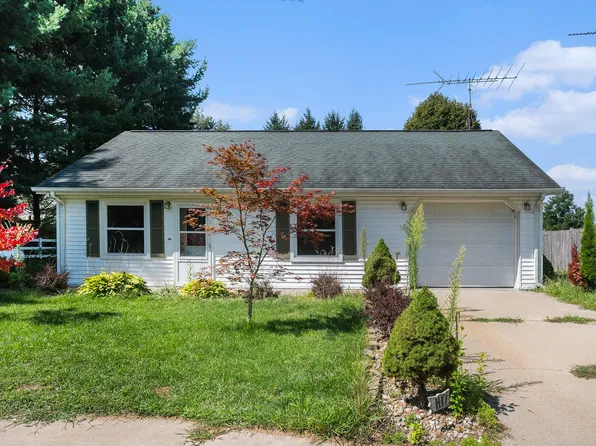 52420 Joy Dr, Dowagiac, MI 49047