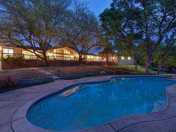 4th image of 2208 Peggy Ln