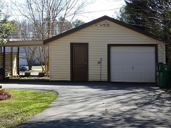 1-1/2 Garage With Carport