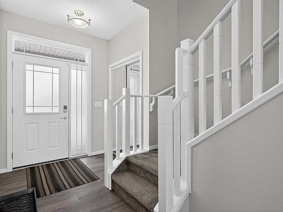 5th image of 154 E Yorkstone Way SW