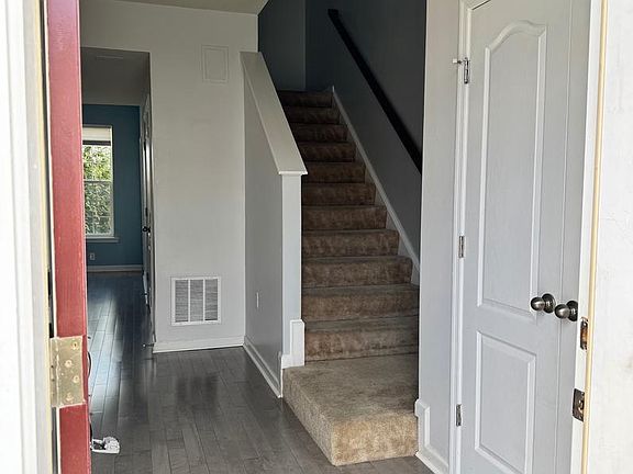 4th image of 50 Landis Ct