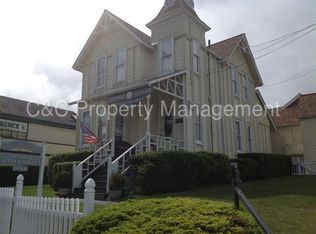 489 Lighthouse Ave, Pacific Grove, CA 93950