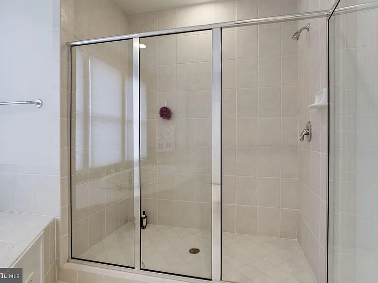2058 N Oakland St — Photo 19