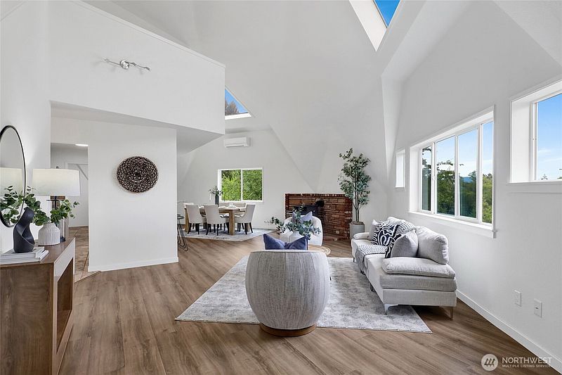 4th image of 4246 James Street