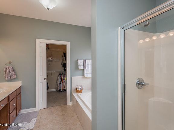 5th image of 305 N Canterbury Glen Dr