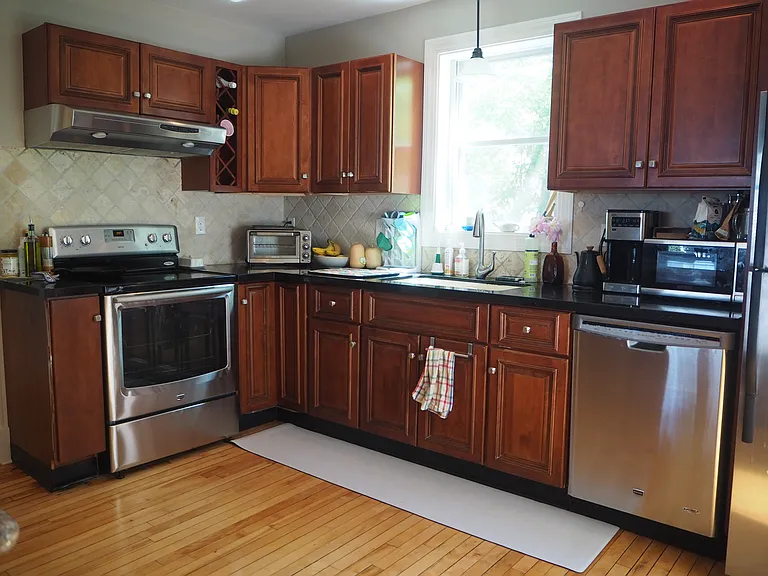 86 Park St — Photo 10