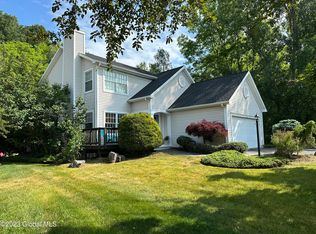 20 Jamison Dr, Clifton Park, NY 12065