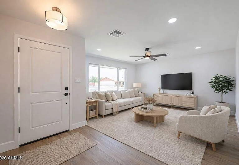 11202 N 43rd Dr — Photo 4