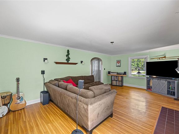 5th image of 119 Willowbend Rd