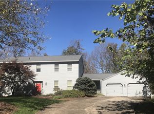 202 Deerwalk Cir, Marietta, OH 45750