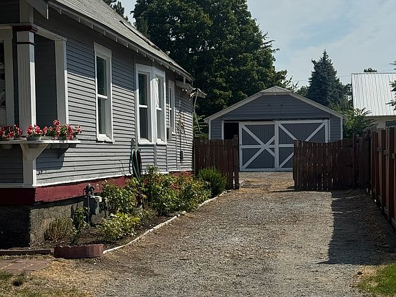 3rd image of 2508 N Pittsburg St
