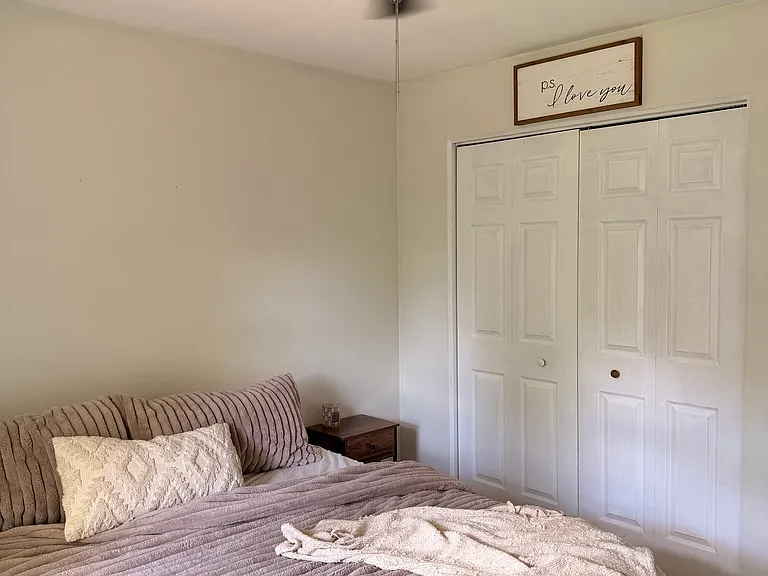 1024 Saint Clair Ave — Photo 7