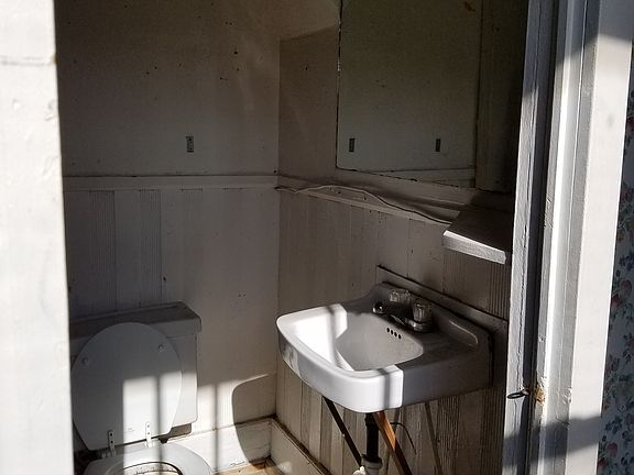 4th image of 223 Woodlief St