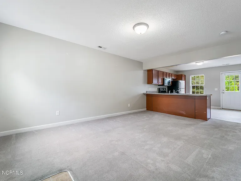 300 Burley Dr #10 — Photo 2