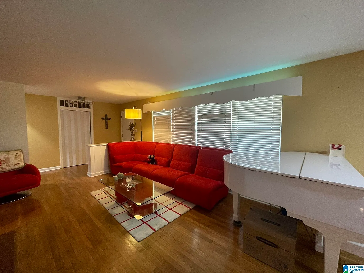 5 bed, 3.0 bath, 3504 sqft, $3,400 — Photo 4