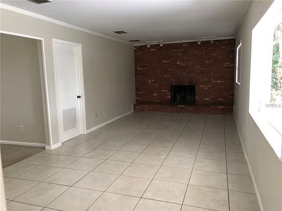 5th image of 721 W Russell Dr