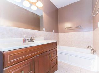 1047 W Leland Ave APT 2E, Chicago, IL 60640