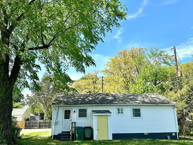 1005 Glenburnie Rd — Photo 16