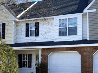 17 Pickwick Pl, Greensboro, NC 27407