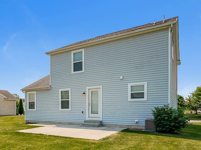 804 Zeller Dr — Photo 18