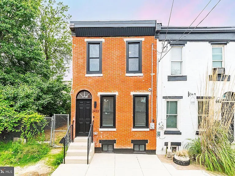 2433 W Seybert St — Photo 1