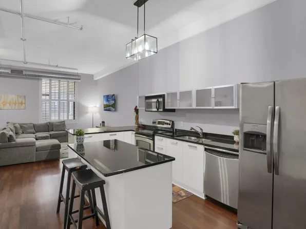 350 Saint Peter St Unit 320, Saint Paul, MN 55102