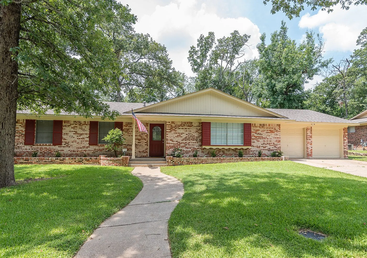 1825 Courtney Dr. — Photo 1