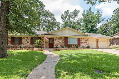 1825 Courtney Dr Photo 1