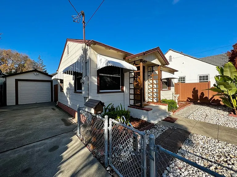 487 Seymour St — Photo 2