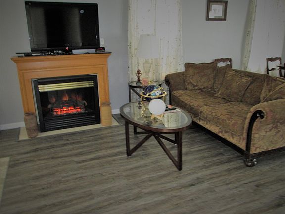 FOYER TO LIVING ROOM
