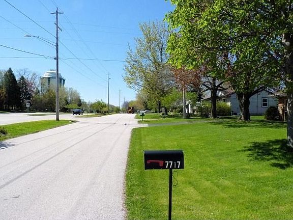 3rd image of 7717 N Sherman Blvd