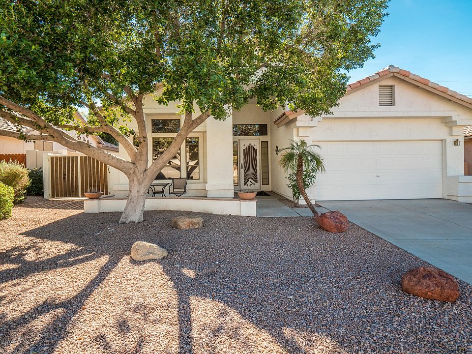 Well Manicured Front