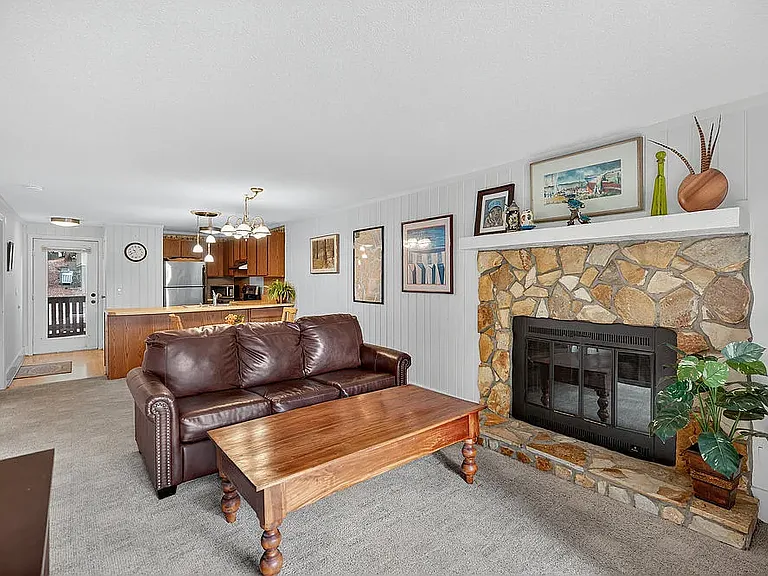 4001 Captains Walk Cir — Photo 8