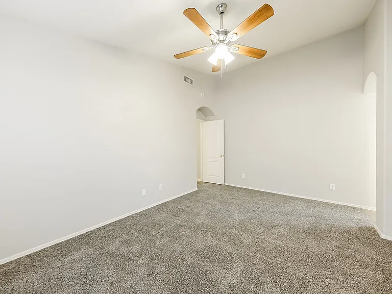 9631 W Clara Ln — Photo 11