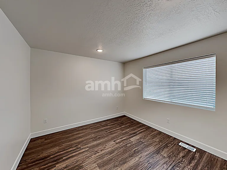 1359 E Perelle Ln — Photo 24