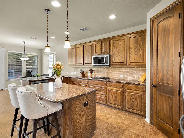 214 Crestbrook Dr — Photo 11