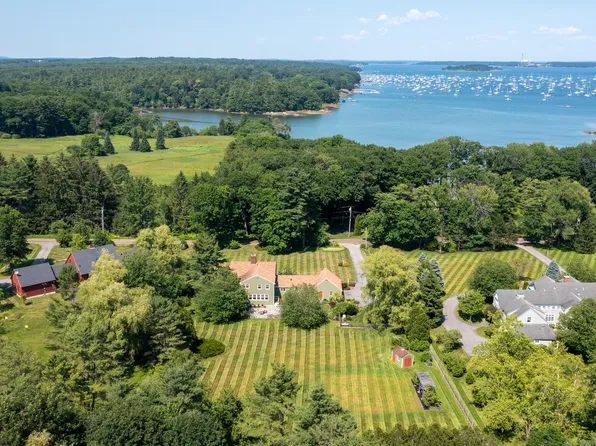 17 Thornhurst Road, Falmouth, ME 04105
