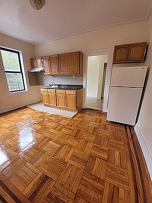 3rd image of 590 Parkside Ave #10